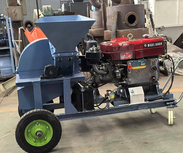 600型柴油版木屑机试机