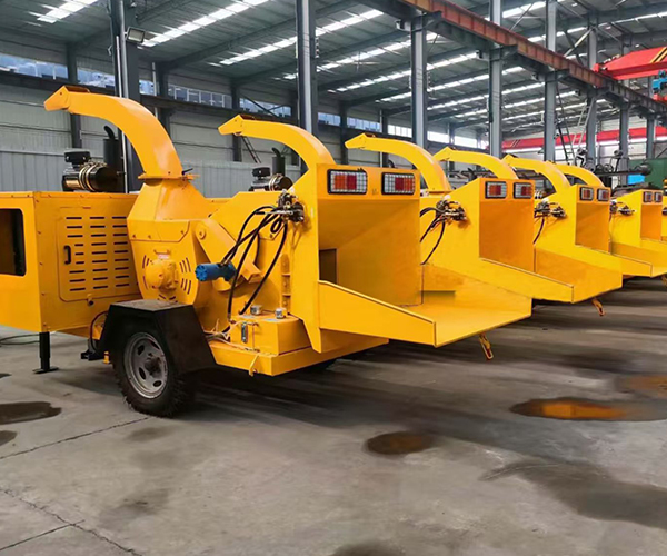 大型木头粉粉碎机客户现场试机