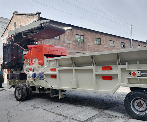 废旧木箱木材可移动综合破碎机试机现场